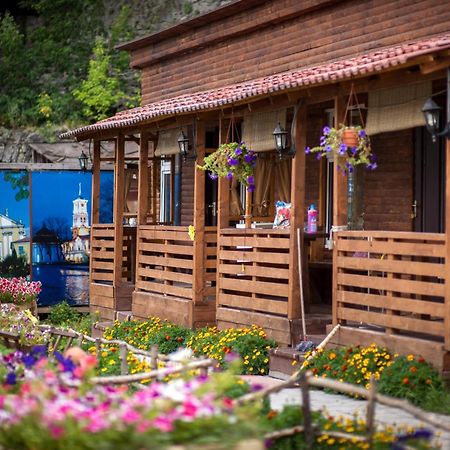 Bilya Richky Hotel Kamianets-Podilskyi Exterior photo