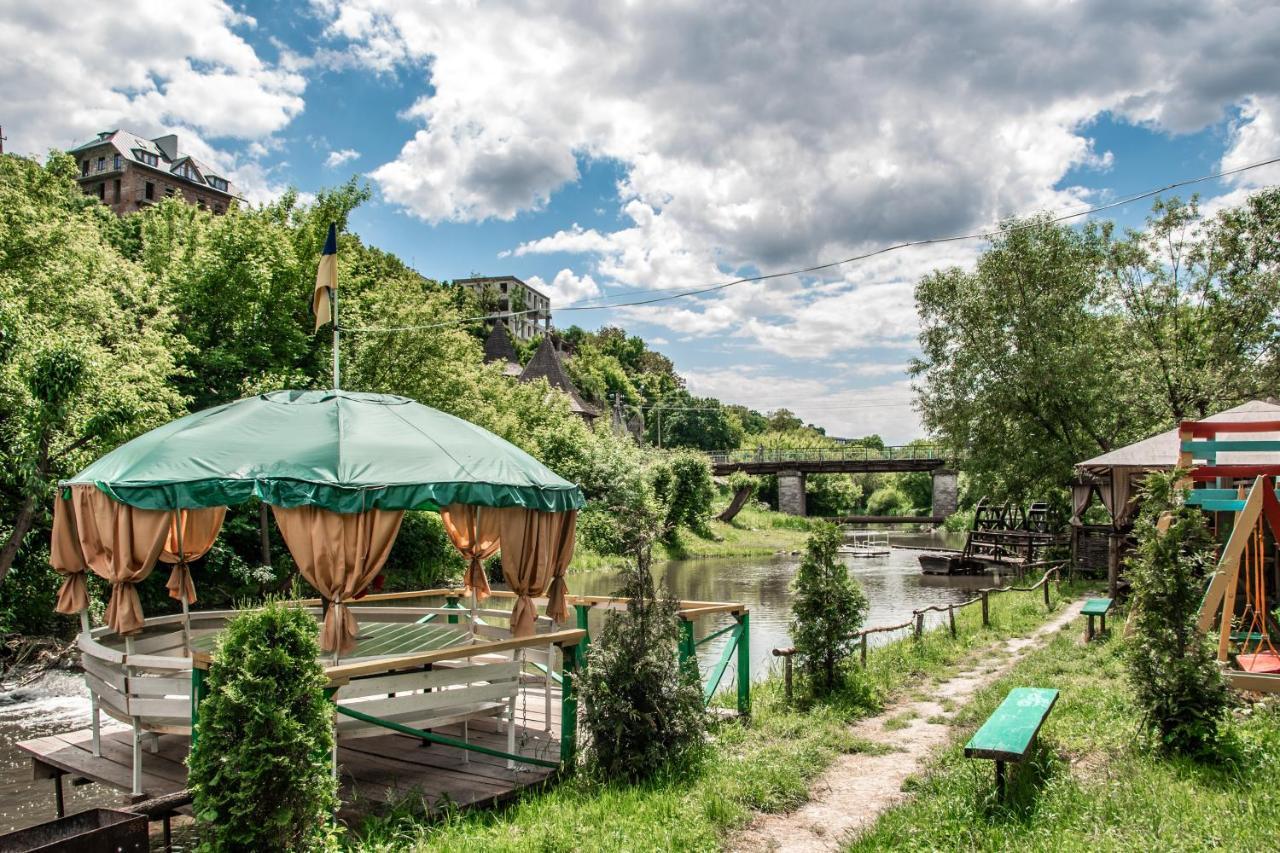 Bilya Richky Hotel Kamianets-Podilskyi Exterior photo