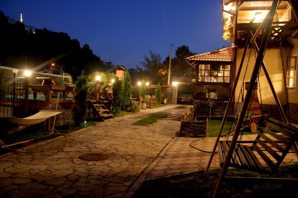 Bilya Richky Hotel Kamianets-Podilskyi Exterior photo