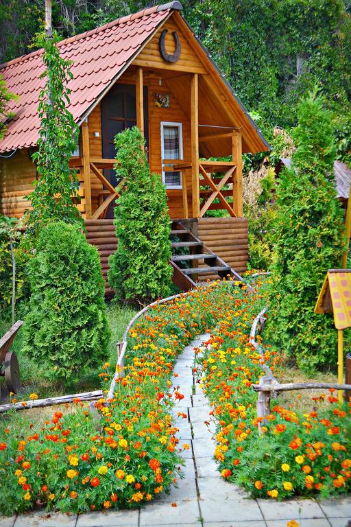 Bilya Richky Hotel Kamianets-Podilskyi Exterior photo