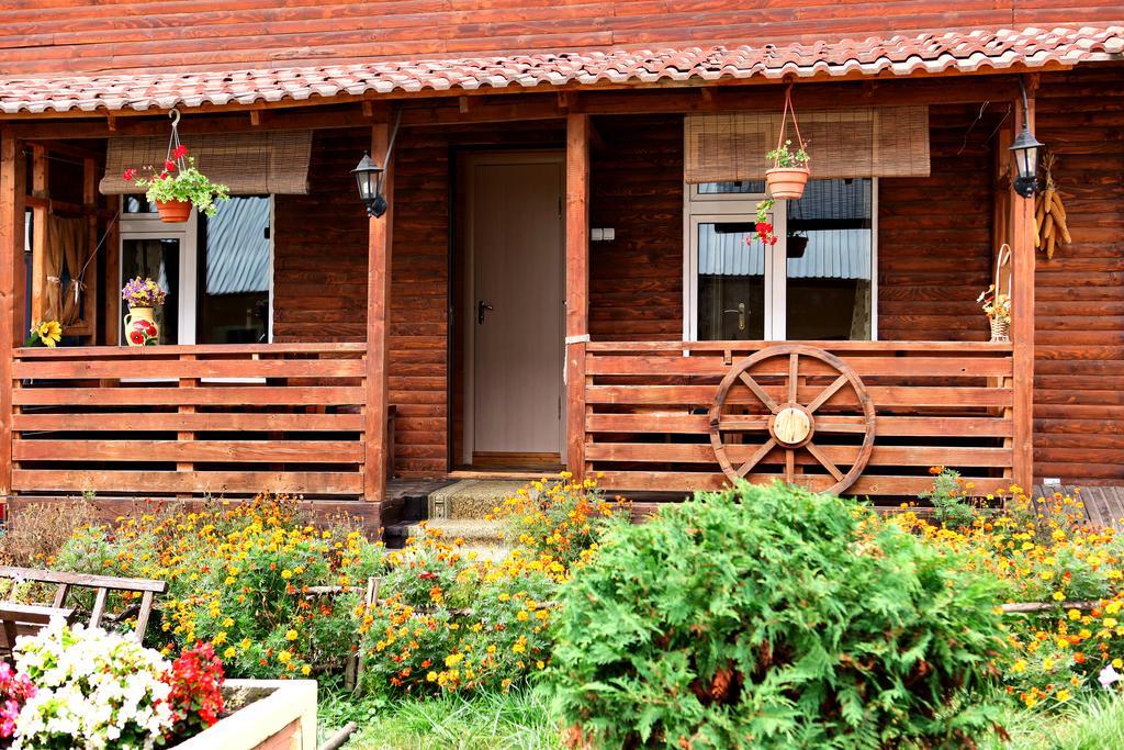 Bilya Richky Hotel Kamianets-Podilskyi Exterior photo