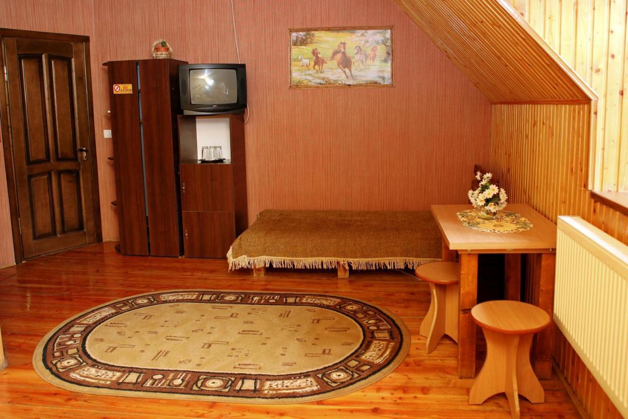 Bilya Richky Hotel Kamianets-Podilskyi Exterior photo