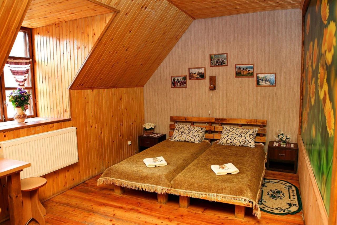 Bilya Richky Hotel Kamianets-Podilskyi Exterior photo